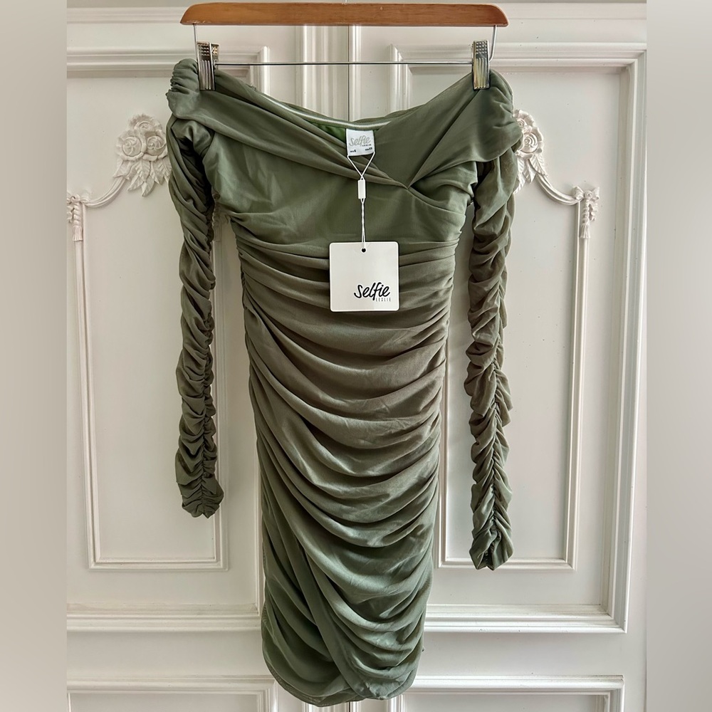 Selfie Leslie Green Ruched Off-Shoulder Bodycon Dress